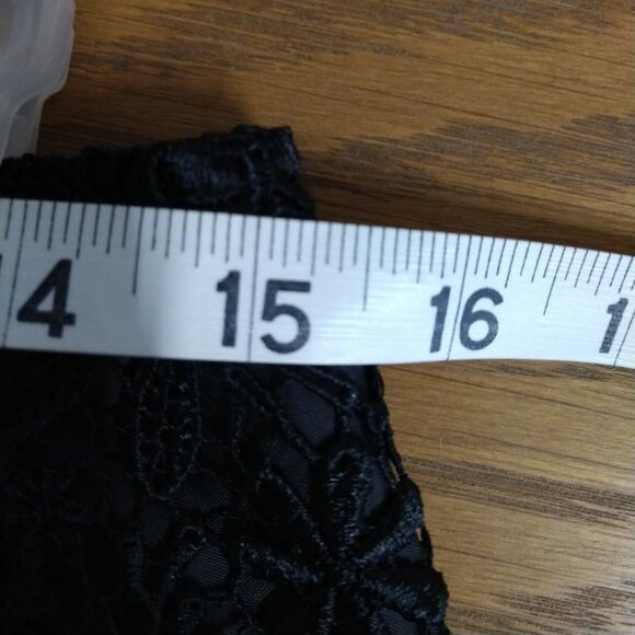 Black Lace Mini Apt. 9 Size 6 - Picture 2 of 9